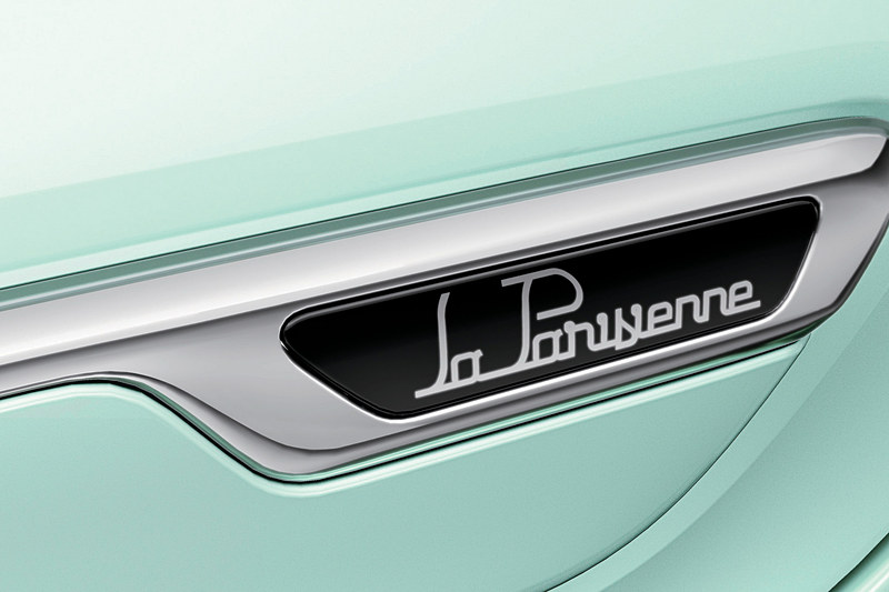 ドアパネルのサイドプロテクションモールに「La Parisienne」ロゴを設定