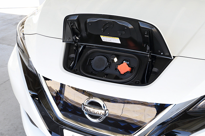 充電ポートはフロント部に