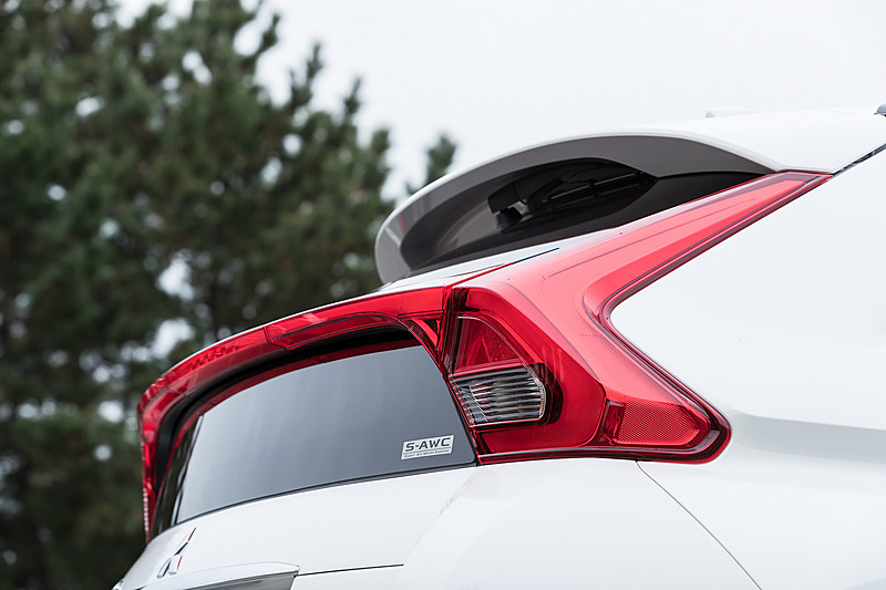 「く」の字を描くリアエンド