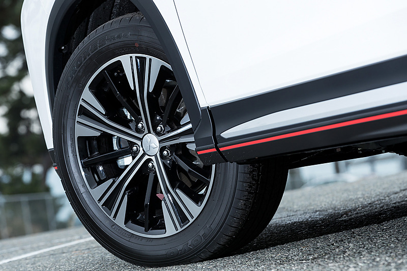 撮影車両の装着タイヤは東洋ゴム「プロクセス R44」。サイズは225/55 R18