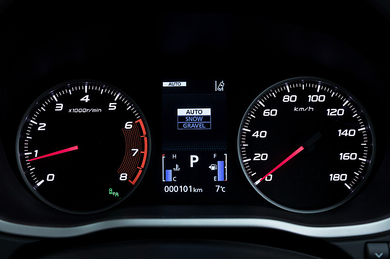 マルチインフォメーションディスプレイには各種情報の表示が可能