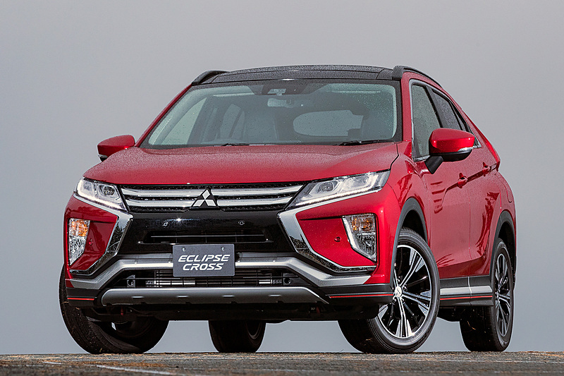 上級グレードと思われるモデル。ボディカラーはレッドダイヤモンド