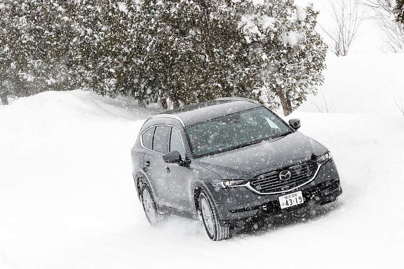 マツダの新型SUV「CX-8」。このCX-8を中心に、北海道剣淵試験場を舞台として雪上試乗会が開催された