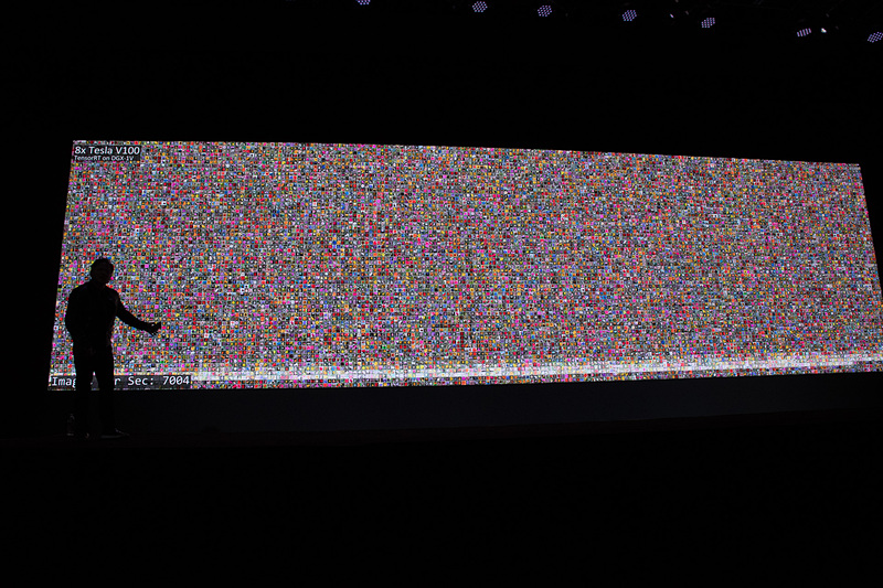 それを8基で秒間7004枚