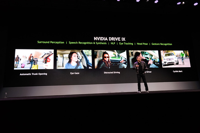 視線認識や自然言語認識を行なうDRIVE IX