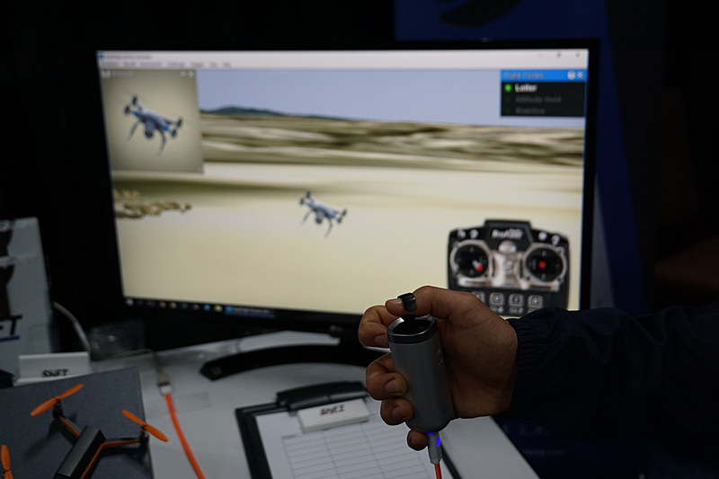 ドローン用操作デバイスの提案