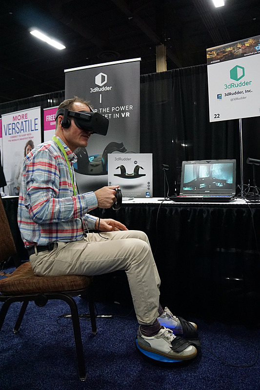 足を使ったVR向けデバイス