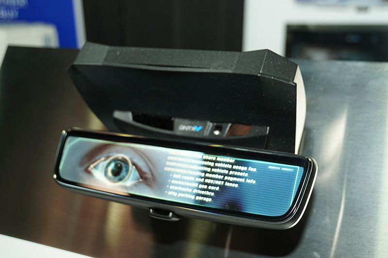 人の状態を読み取る電子ミラーなどの出展