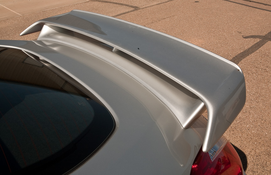 シフトノブとステアリングホイールはスムースレザーの専用品