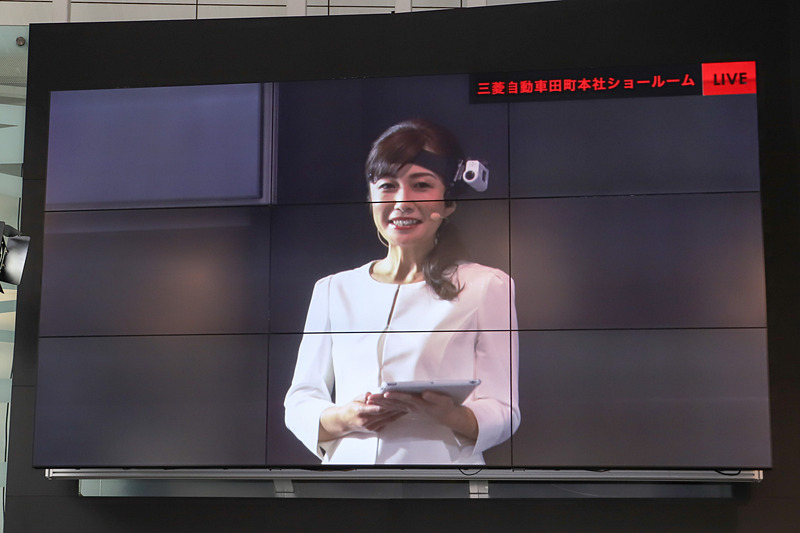 実際のライブ配信と同じように、ウェアラブルカメラを身につけてデモンストレーションを行なった