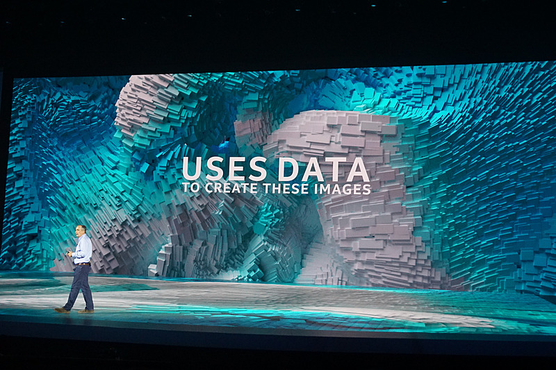 自動運転のテスト車両も登場した基調講演