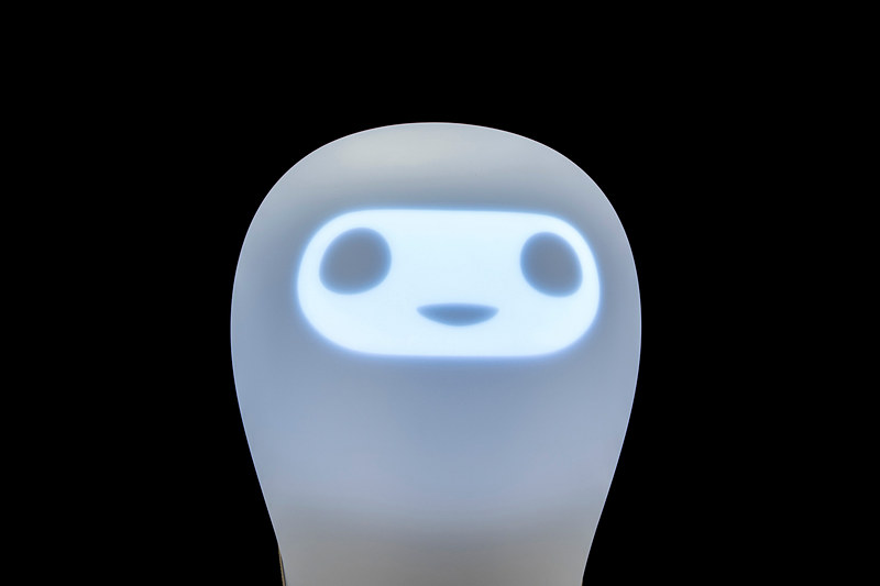 人の感情を認識するコミュニケーションロボットのコンセプトモデル「3E-A18」