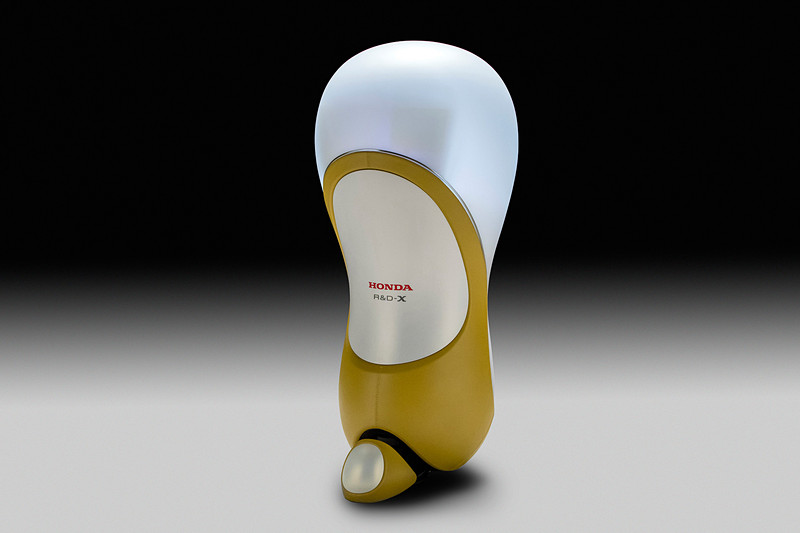 人の感情を認識するコミュニケーションロボットのコンセプトモデル「3E-A18」