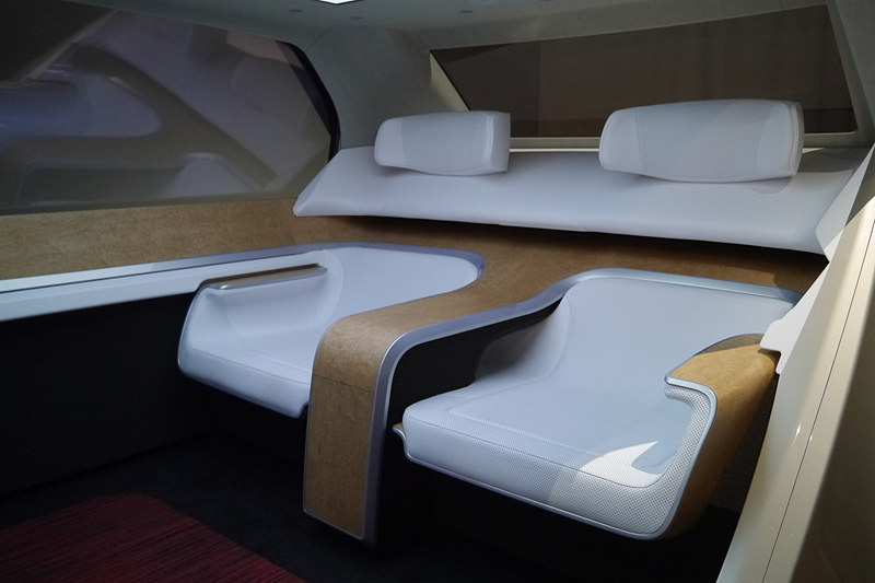 座席の背後からはアロマやナノイーなど、座席からは冷たい空気などが出てくる