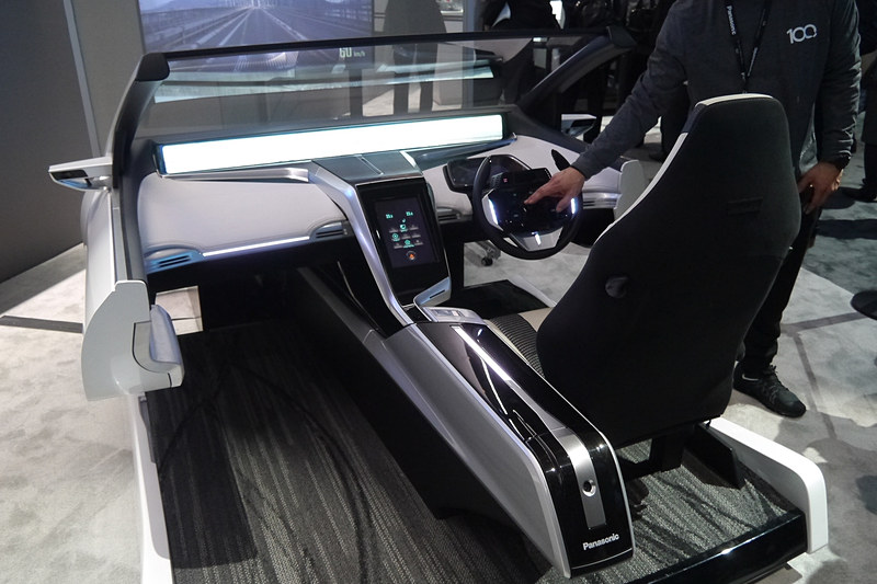 「Smart Vision Cockpit」は、自動運転モード時に超ワイドディスプレイにパノラマ風景を表示