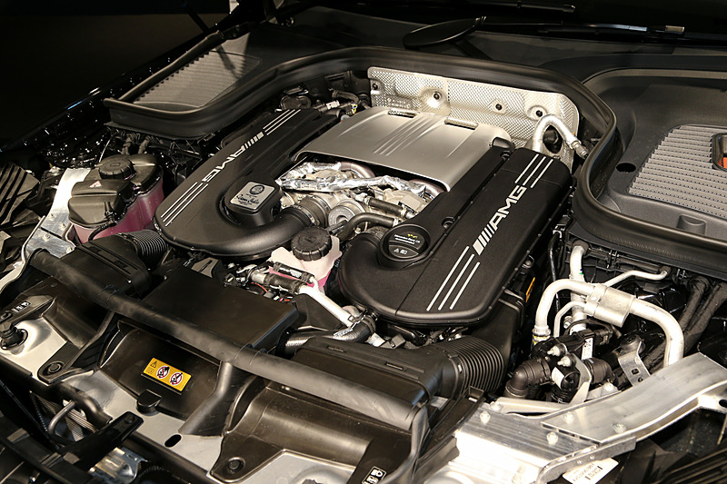 GLC/GLC クーペ 63シリーズはV型8気筒DOHC 4.0リッター直噴ツインターボ「M177」エンジンを搭載。写真のSモデルでは最高出力375kW（510PS）/5500-6250rpm、最大トルク700Nm（71.4kgm）/1750-4500rpmを発生