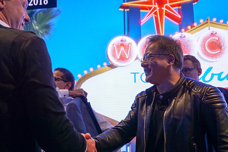 革ジャン姿のNVIDIA CEO ジェンスン・フアン氏がプレスカンファレンスに駆け付けた