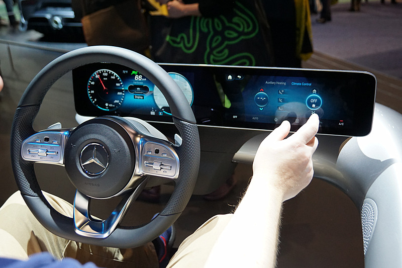 会場に展示されたMBUXのデモ機