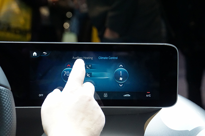 会場に展示されたMBUXのデモ機