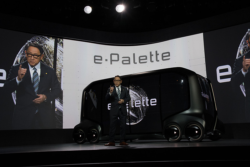 トヨタはCES 2018で、MaaS専用次世代EV「eパレット コンセプト」とMSPF（モビリティサービスプラットフォーム）を発表。トヨタ自動車株式会社 豊田章男社長が登壇