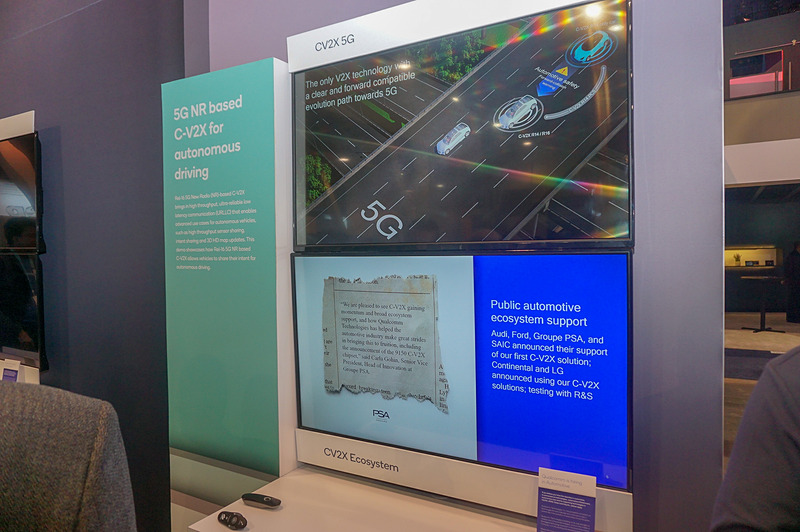 CES 2018のノースホールにあるQualcommの自動車関連のブース。5GNRを利用したC-V2Xの説明パネル
