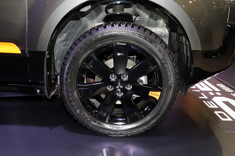 ブラックのACTIVE GEAR純正ホイールに、横浜ゴム製タイヤ「GEOLANDER A/T-S」（225/55 R18）を組み合わせる