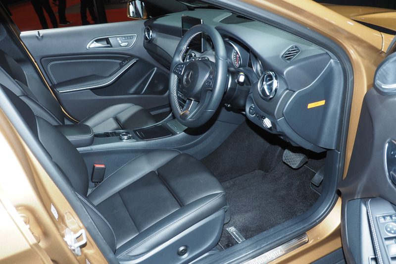 ドライブレコーダーなどを装備