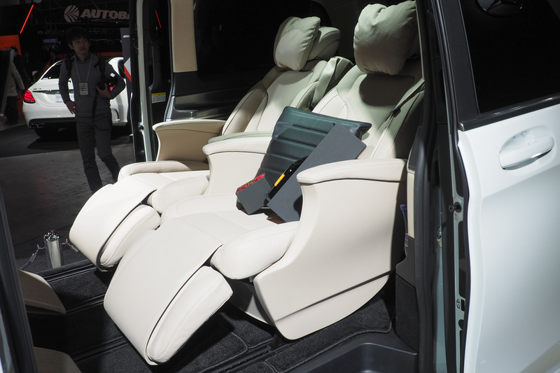 リアエンターテインメントシステムなどを装備し、シート配置もゆったり