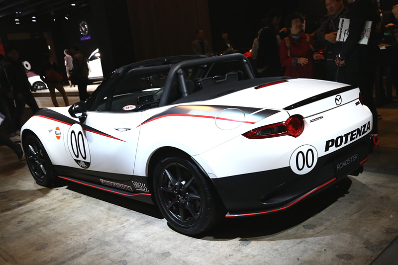 ナンバー付きのND型ロードスターで競われるパーティレースの車両も展示。マシンは誰でも購入可能な「NR-A」で、手を入れられる範囲もシートやステアリングなどに限られている