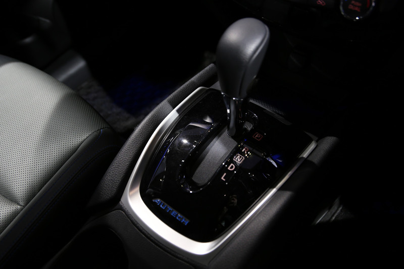 エクストレイル AUTECH Concept。専用エクステリアとともにデュアルエキゾーストマフラー、19インチアルミホイール＆ブリヂストン「エコピア H/L422 Plus」（225/55 R19）などを装着