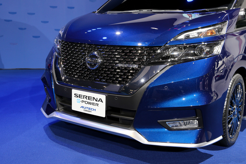 「セレナ e-POWER AUTECH Concept」。エクステリアパーツに加え、カラードドアミラー、ピラーガーニッシュ、テールフィニッシャー＆専用マフラー、17インチアルミホイール（タイヤはミシュラン「パイロットスポーツ 4」：205/50 ZR17）を装備