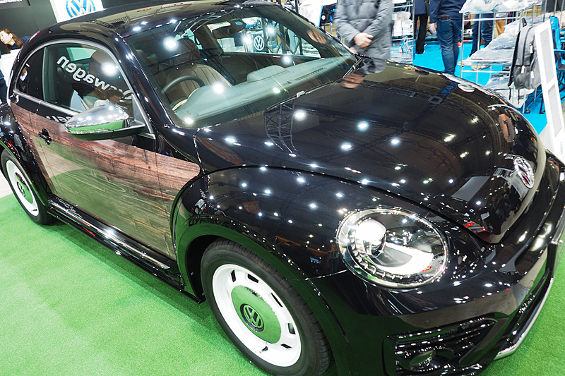 ザ・ビートル。木目調デカールを貼ってイメージを変更した