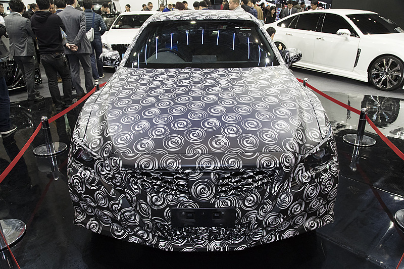 トヨタブースでは「CROWN Concept」を展示。こちらはニュルブルクリンクでテストを行なったテストカー