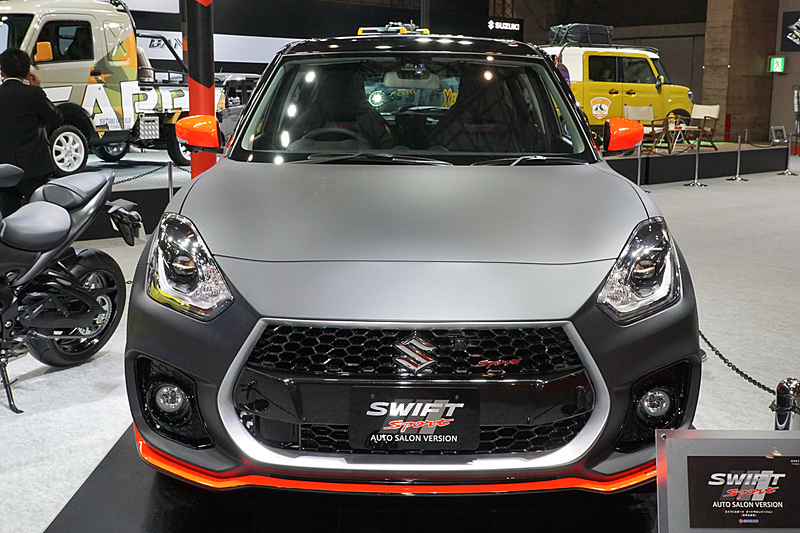 「スイフトスポーツ オートサロンバージョン」（参考出品車）