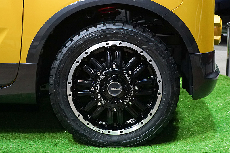 オフロード向けタイヤを装着。トーヨータイヤ「オープンカントリーR/T」