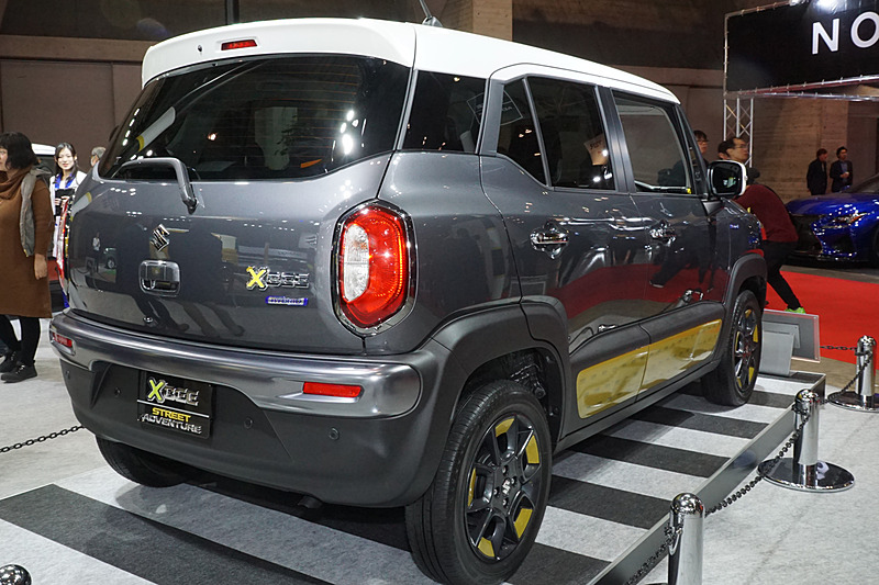 黄色のアクセントが印象的な「クロスビー ストリートアドベンチャー」（参考出品車）