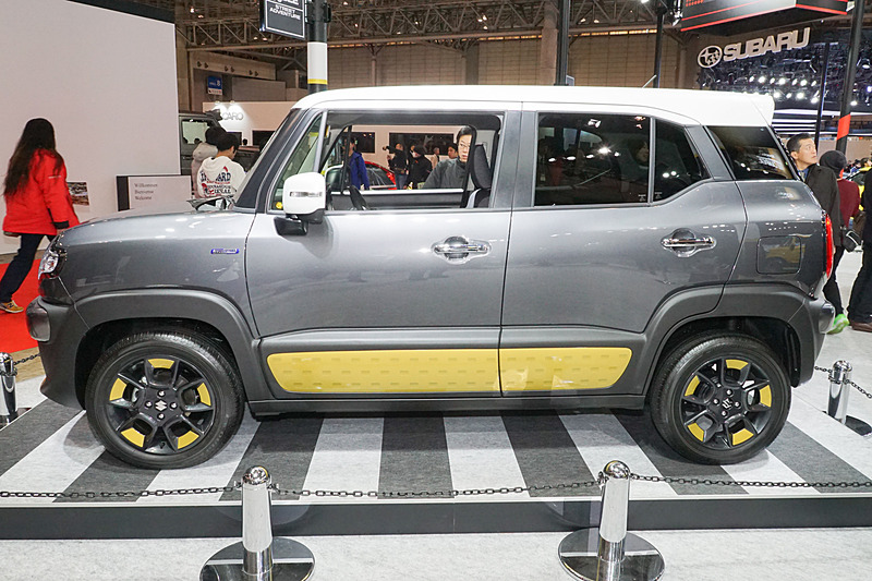 黄色のアクセントが印象的な「クロスビー ストリートアドベンチャー」（参考出品車）