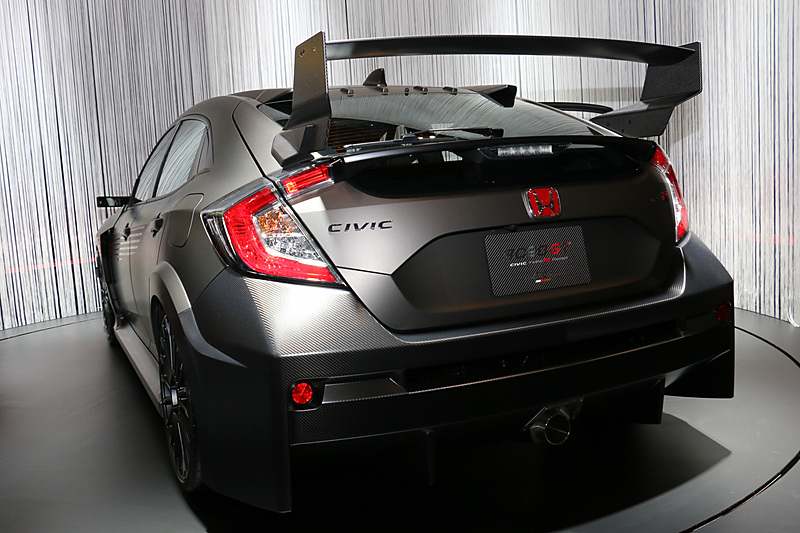 ボディサイズは4539×1875×1415mm（全長×全幅×全高）。ホイールベースは2700mm