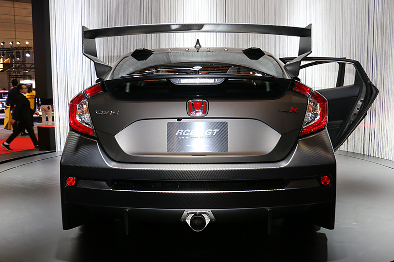 ボディサイズは4539×1875×1415mm（全長×全幅×全高）。ホイールベースは2700mm