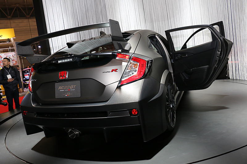 ボディサイズは4539×1875×1415mm（全長×全幅×全高）。ホイールベースは2700mm