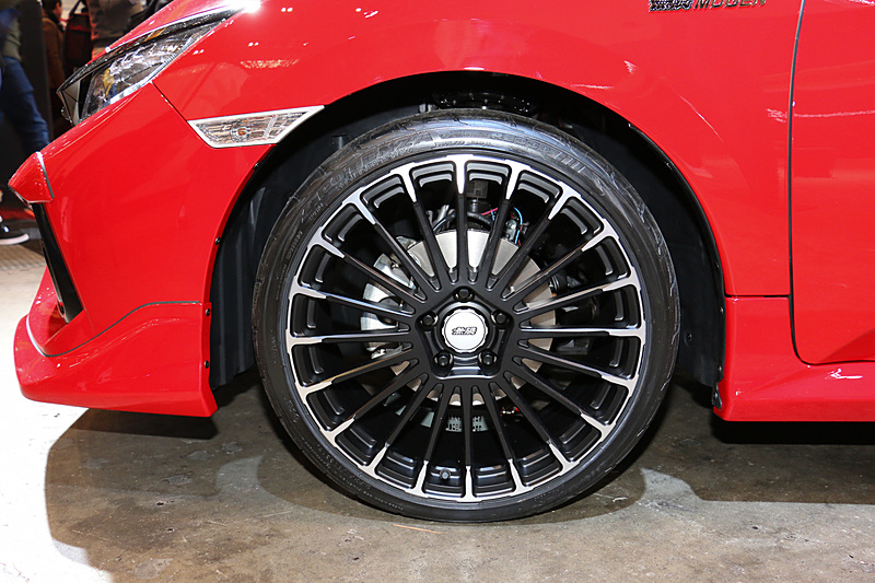 フラットブラックミラーフェイスの19インチ「MDC」アルミホイール