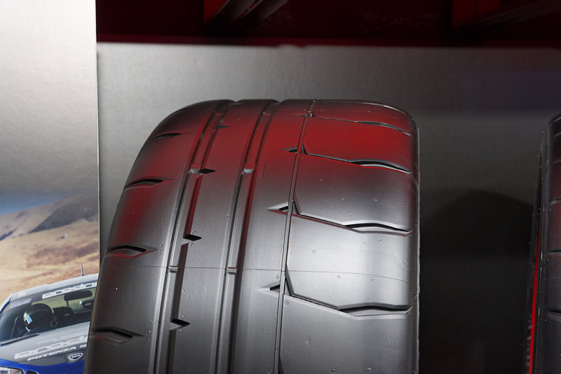 左端が新製品の「POTENZA RE-12D」（3月発売予定）