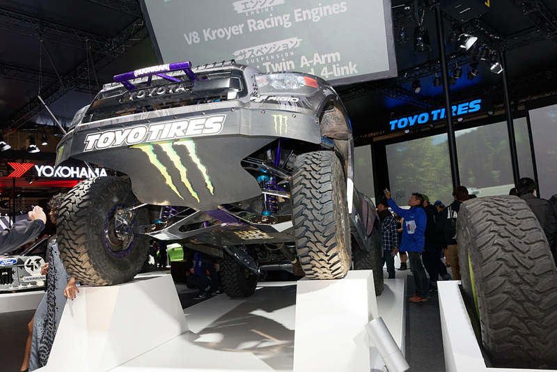 OPEN COUNTRY M/Tと同じパターンの（若干内部仕様が異なる）タイヤを装着したオフロード車両。BJ・バルドウィン選手が操縦して大ジャンプする様子がYouTubeで公開された