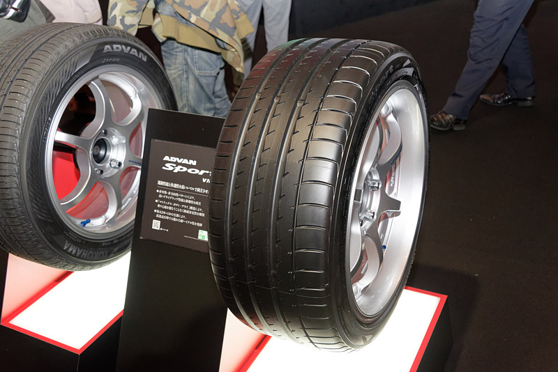 21インチサイズの「ADVAN Sport V105」を参考出品