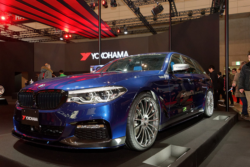 BMWにはフロント255/30 R21、リア295/25 R21が装着