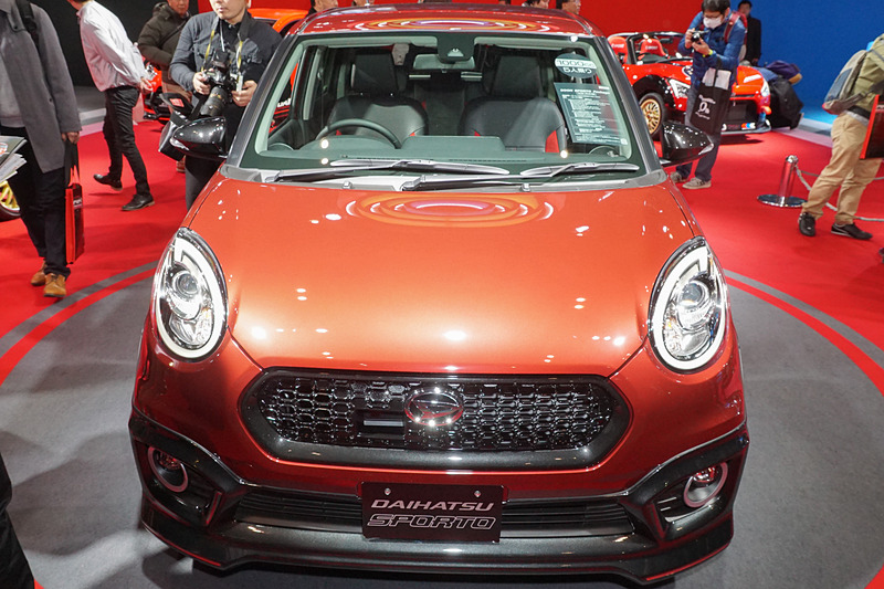 「BOON SPORTO Package（ブーン スポルト パッケージ）」（参考出品車）