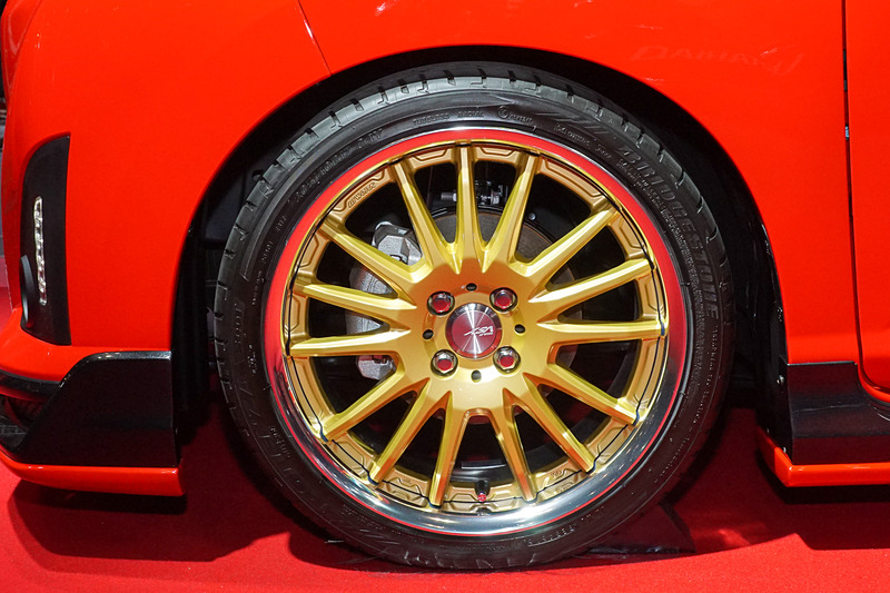 「トール カスタム」をベースにした「THOR SPORZA Ver.（トール スポルザバージョン）」（参考出品車）