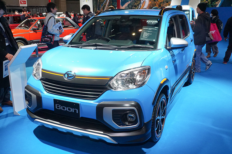 「ブーン」をベースにした「BOON ACTIVE Ver.（ブーン アクティブ バージョン）」（参考出品車）。スポーツを楽しむスタイリッシュ系をイメージ