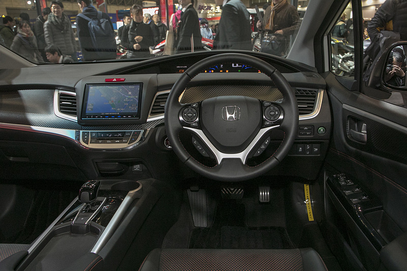 新型ジェイドの前席。ここはマイナーチェンジ前とあまり変化がないようだ