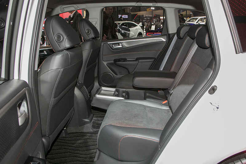 もともとミニバンパッケージのクルマを2列シート仕様にしているので、シビックに対して100mm後ろにリアシートがあるとのこと
